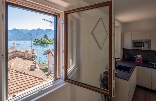 Ossuccio Apartment | Cosy apartment for 4 guests with A/C, WIFI, balcony, pets allowed and panoramic view