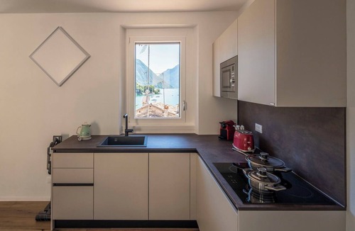 Ossuccio Apartment | Cosy apartment for 4 guests with A/C, WIFI, balcony, pets allowed and panoramic view