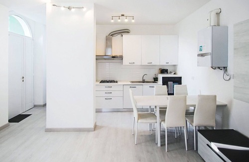 Meina Apartment | Cosy apartment for 4 people with pool, A/C and TV