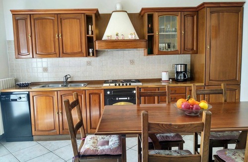 Luino Apartment | Cosy apartment for 5 guests with WIFI, TV, terrace and pets allowed