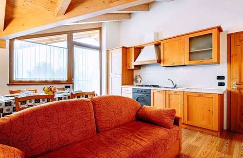 Ronzone Apartment | Cosy apartment for 6 guests with WIFI, TV and balcony