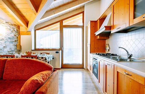 Ronzone Apartment | Cosy apartment for 6 guests with WIFI, TV and balcony