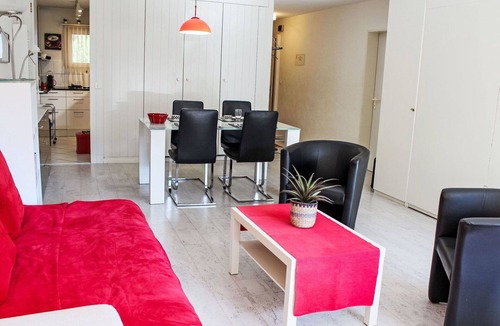 Davos-Dorf Apartment | Cosy apartment for 6 people with pool, WIFI, TV and balcony