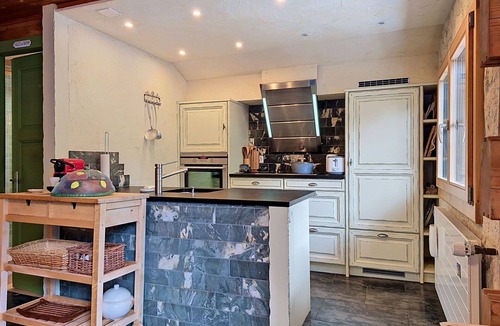 Arolla Apartment | Cosy apartment for 8 guests with WIFI, TV, balcony, pets allowed and panoramic view