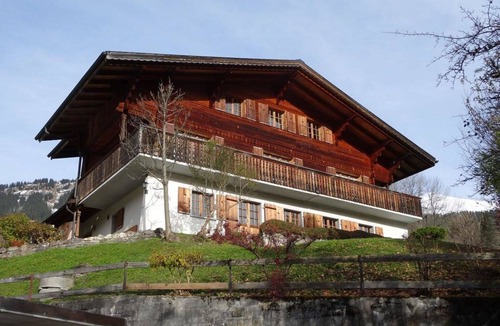 Lenk Apartment | Cosy apartment for 8 guests with WIFI, balcony and pets allowed