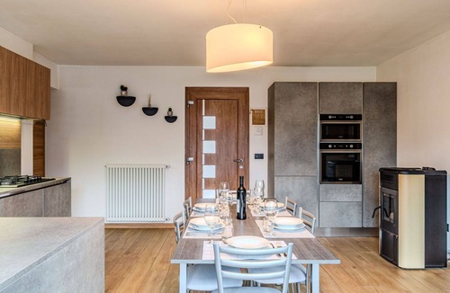 Valtellina Apartment | Cosy apartment for 6 guests with A/C, WIFI, TV, patio and pets allowed