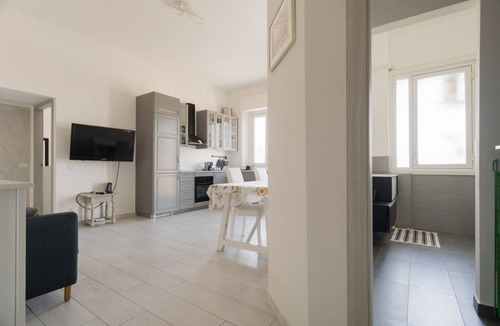 Ghisolfa Apartment | Cozy apartment of approximately 65 m2 located on the fifth floor of a building with lift, able to accommodate 4 people. The accommodation is located a short distance from tram stops 12 (under the house), 1, 14, 19 and just over 1 km from the Cenisio stop