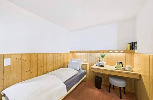 Saas-Fee Apartment | Cozy Twin Room in Central Saas-Fee w/City View