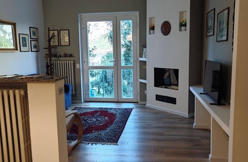 Mandello del Lario Apartment | Cozy vacation home with garden and parking directly on Lake Como