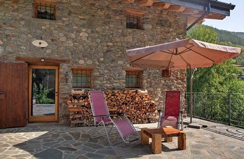 Monno Ski Chalet | Deluxe Room "Chalet Cuore Selvatico" with Mountain View, Terrace, and Private Garden