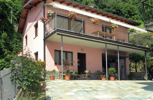 Pognana Lario Apartment | Detached apartment, bright, air conditioning, private parking space, garden