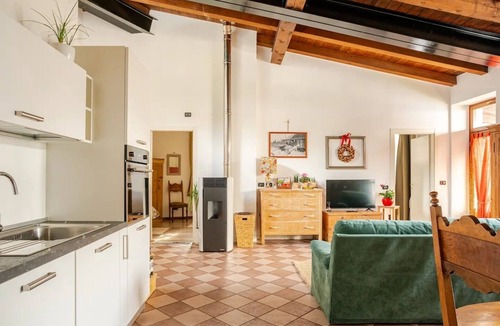 Valtellina House | Dimora Perla di Villa: Historic Wine Retreat & Cellar Tour near Bernina Express