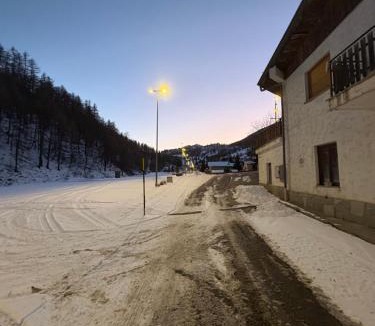 Borgata Sestriere Apartment | Dolce dimora 6 posti letto a 200m piste Borgata Sestriere ideale famiglie