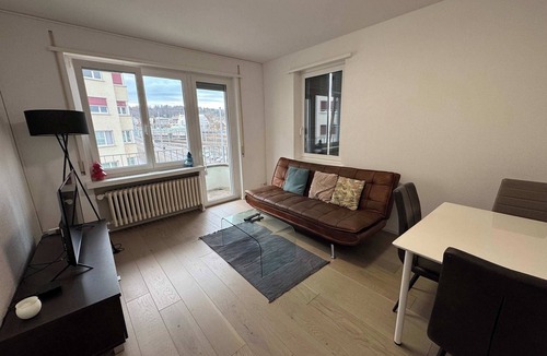 Oerlikon Apartment | Downtown Dream 3,5BR with Balcony and Style