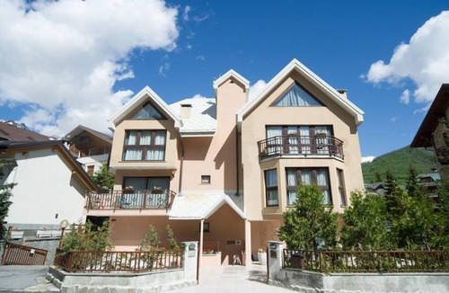 Bardonecchia Apartment | Drei-Zimmer-Dachgeschosswohnung 6 p.l. Villa Frejus by Interhome