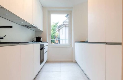 District 6 Apartment | Elegant 3-BR with sun terrace · Unterstrass
