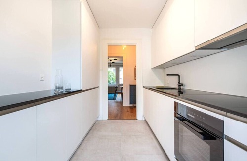 District 6 Apartment | Elegant 3-BR with sun terrace · Unterstrass