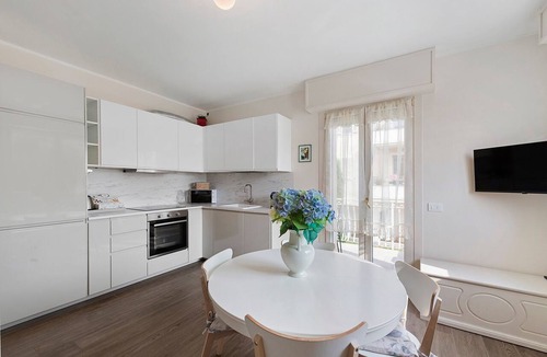 Paratico Apartment | ‘Elegant Lake Iseo’ Apartment with Lake & Mountain Views, Wi-Fi, Air Conditioning