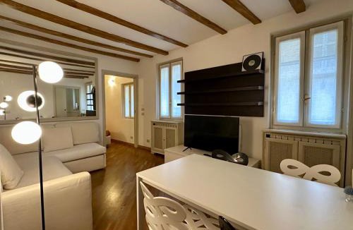 San Marco Apartment | Elegant Sophisticated flat in the heart of Brera