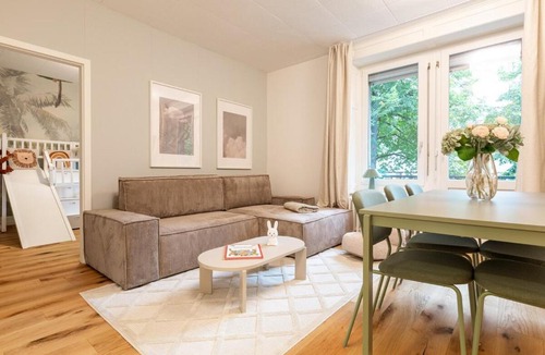 District 6 Apartment | Family Flat · Unterstrass