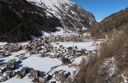 Saas Grund Apartment | Ferienhaus Adonis Appartement/Fewo 5-Bettwohnung "Weissmies" by Interhome