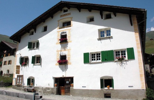 Nufenen Apartment | Ferienwohnungen im Schloss, (Nufenen), by Interhome