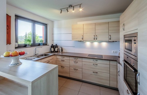 Gaienhofen Apartment | Fewo Konrad - beautiful modern vacation apartment with partial lake view, dogs welcome
