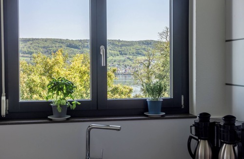Gaienhofen Apartment | Fewo Konrad - beautiful modern vacation apartment with partial lake view, dogs welcome