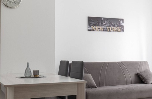 Pero Apartment | Fiera Milano - Total Relax Pero is a cozy and functional apartment, ideal for those seeking tranquility and comfort.Located just minutes from Fiera Milano Rho and well connected to the center of Milan, it offers well-kept rooms, equipped kitchen and comf