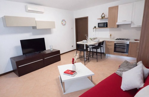 Cavalcaselle Apartment | Francy House: Pool, Relaxation, Lake Garda, A/C, WiFi