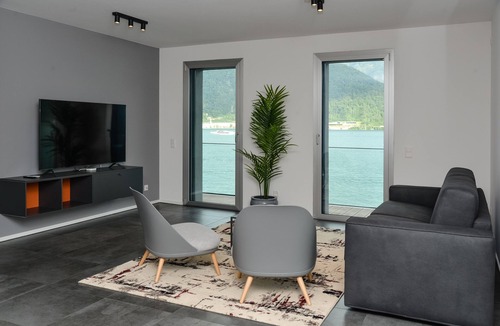 Melide Apartment | Front Lake Vacation Rental Melì in Melide