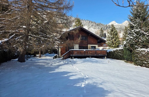 Leysin Ski Chalet | Fully-equipped family chalet with large garden 300m from lifts.