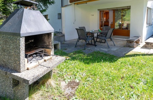 Lenz Apartment | Garden apartment with mountain views & barbecue