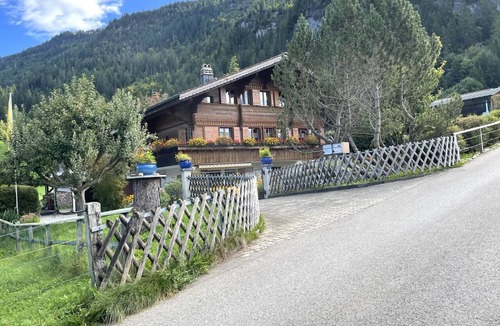 Zweisimmen Apartment | Giferblick Appartement/Fewo, Dusche oder Bad, WC 3-Bettwohnung by Interhome
