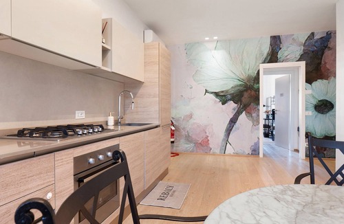 Borgo Roma Apartment | Giulietta Suite with Private Bathroom, Balcony, Wi-Fi, and Air Conditioning