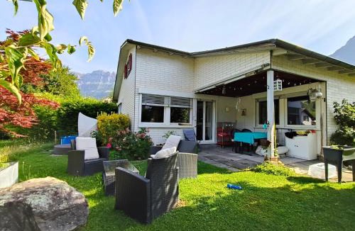 Pfaefers Dorf House | Grosses Doppelzimmer in Privathaus