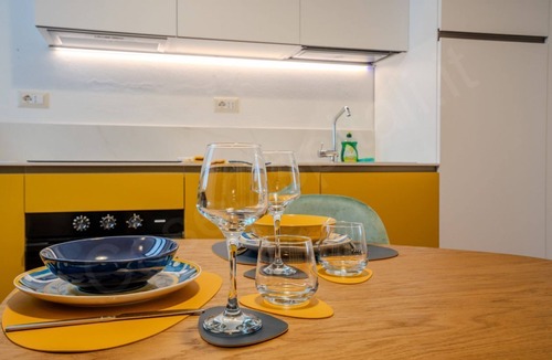 Cernusco sul Naviglio Apartment | GuestHost - Experience the authentic atmosphere of Sicily in this renovated two-room apartment with Mediterranean charm in the heart of a quiet courtyard on the ground floor. The welcoming double bedroom and the bright living room blend with handcrafted