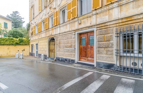 Sant'Ilario Apartment | GuestHost - 80 sqm apartment for 3 people, located on the ground floor (steps required for access). Just a 6-minute drive from Caprafico Beach, the accommodation is in Nervi, one of the most charming districts of Genoa, known for its parks, historic vill