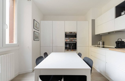 Varesine Apartment | GuestHost - A bright 50 square meters apartment, perfect for four people, located on the first floor of a building with an elevator (NOT accessible to disabled guests).The property is located near the Central Station, one of the main hubs for getting aro