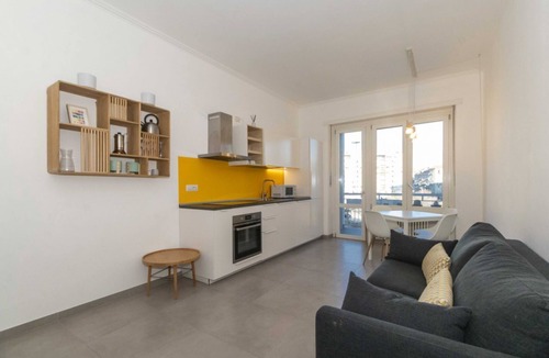 Lingotto Apartment | GuestHost - A comfortable apartment ideal for 2 people is just a few steps from the Carducci metro station, bus stops and a few hundred meters from Turin's main hospitals. Very well connected to the Porta Nuova and Porta Susa railway stations and to the