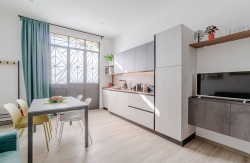 San Donato - Campidoglio Apartment | GuestHost - Charming apartment of about 50 square meters, able to accommodate up to 4 people, located on the ground floor of a renovated building.The property is located in the San Donato district, in a strategic area, full of services and well connected