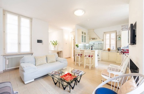 Parma City Centre Apartment | GuestHost - Comfortable apartment located on the second floor, of three in total, of a walk-up building.In 90 square meters of space it comfortably accommodates 4 people with a double bedroom and a single sofa bed in the living room.The property is locat