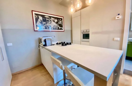 Calvairate Apartment | GuestHost - Cosy and modern studio of about 40 square meters, ideal for two people, located on the 5th floor of a building with a lift (not suitable for disabled people). The property is located in the heart of Viale Umbria, between Porta Romana and Calv