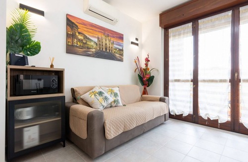 Piotello Apartment | GuestHost - Just a few meters from Pioltello train station and well connected to Milan, the lovely two-room apartment Le Palme features a garden and is ideal for a couple or a family. Newly and tastefully furnished, it offers a terrace for outdoor dining