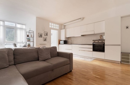 Quartiere Mazzini Apartment | GuestHost - Modern 64 sqm apartment located on the ground floor of a building (a few steps to access).The accommodation is located in the Corvetto area, a residential neighbourhood undergoing major regeneration, well served and with excellent key transpo