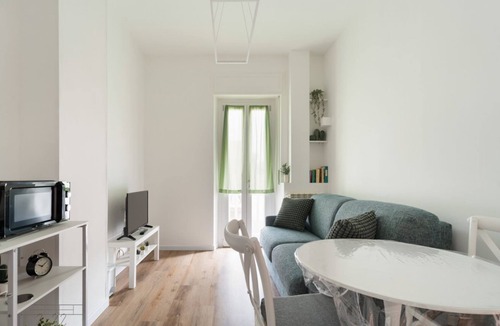 Zona Padova Apartment | GuestHost - Nice 37m2 apartment, located on the fourth floor of a building WITHOUT a lift (steps to access) and can accommodate up to 4 people.The accommodation is located in a strategic position equipped with the main services: restaurants, bars, superm