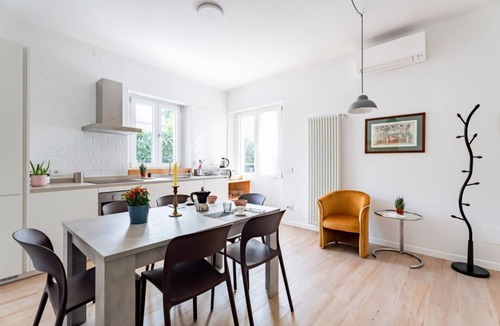 San Zeno Apartment | GuestHost - Nice and modern apartment of 50sqm located on the ground floor (steps to access), can comfortably accommodate up to 2 people.The accommodation is located in a residential and quiet area, just steps from the wonderful Church of San Zeno, Piazz
