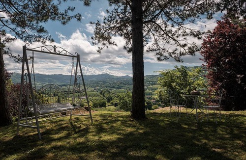 Monastero Bormida Villa | GuestHost - Stunning historic house with pool located in the Alto Monferrato, a UNESCO World Heritage site, with a 2000 sqm garden offering a lovely experience in nature, thanks to the breathtaking 360-degree views of the surrounding hills. Spacious and