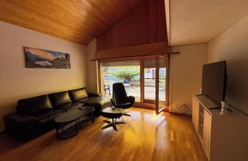 Wimmis Apartment | Happy Life: 3 minutes from Wimmis, 20 minutes from Interlaken, 10 minutes from Thun