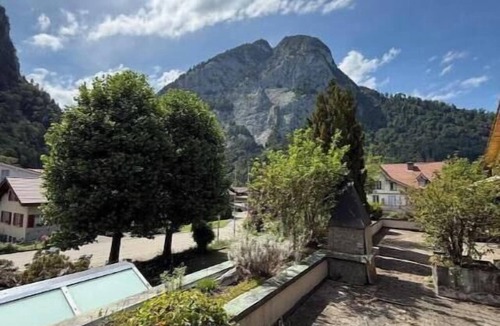 Wimmis Apartment | Happy Life: 3 minutes from Wimmis, 20 minutes from Interlaken, 10 minutes from Thun